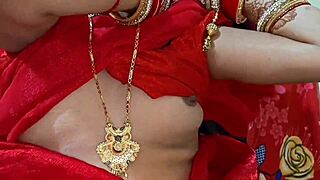 Regarde mon petit zizi 18+ avec prépuce gicler pendant que voisine se doigte la chatte juteuse !!
