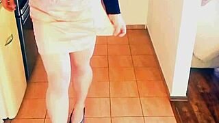 Tranny Babe Veronica Trains With Dildo Toy