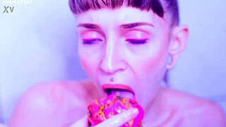 mmm, watch my bare toes crush that juicy fruit so dirty 😈👣