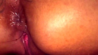 fudendo a putinha novinha no pelo com pauzão preto, ela goza gostoso demais