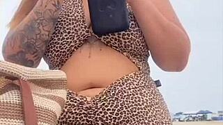 dressed sans panties at beach, guy chats dirty with me