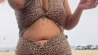 dressed sans panties at beach, guy chats dirty with me