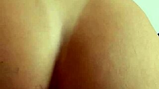 gosto que me fode assim arregaçando meu cuzão com dildo enorme 🍑🔥💦
