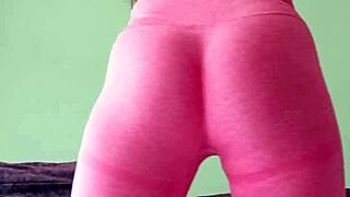 Squats Workout with Me Reveals Tanned Legs in Tight Leggings!