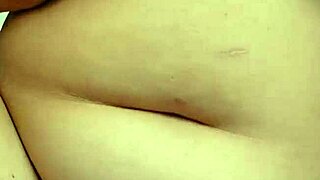 gosto que me fode assim arregaçando meu cuzão com dildo enorme 🍑🔥💦