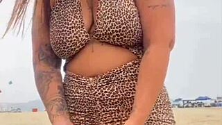 dressed sans panties at beach, guy chats dirty with me