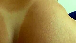 gosto que me fode assim arregaçando meu cuzão com dildo enorme 🍑🔥💦