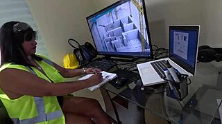 😈 horny latina imagines workers pounding her HUGE hairy pussy outdoors