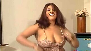 nadra chaudry pakistani big ass nude mujra sexy pathan tits dance 2021