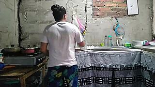 vecina perra follada duro en cocina