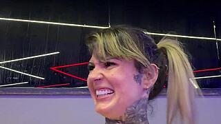 Gym Workout Dripping Wet Pussy Vibrator Orgasm Legs