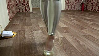 check out this milf's gorgeous ass and legs teasing in pantyhose and leggings