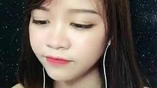 Korean Webcam Girl Việt Hùng Shows Full Nude Body Live on Uplive Stream