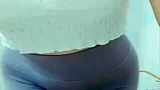 Asian girl's teasing cameltoe dance tempts you closer?