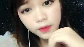 Korean Webcam Girl Việt Hùng Shows Full Nude Body Live on Uplive Stream