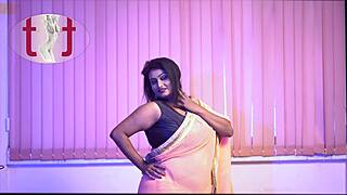 Indian Beauty In Saree Fingers Shaved Pussy Moans At Fashion Fiesta Party Orgasm