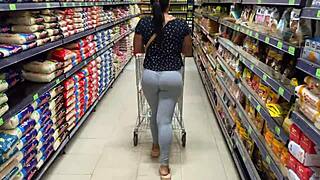 quer saber se a novinha da academia topou fuder comigo depois das compras??