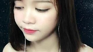 Korean Webcam Girl Việt Hùng Shows Full Nude Body Live on Uplive Stream