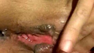 a mi esposa se masturba rico viendo porno 🔥