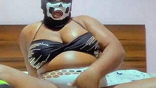 curvy amateur with flexible legs spreads wide for screaming homemade big cock pounding