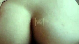 Submissive tattooed girlfriend rebolas big ass on muscular friend's cock