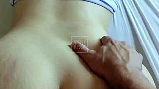Submissive tattooed girlfriend rebolas big ass on muscular friend's cock