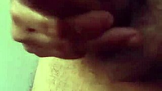 ella saliva en mi verga graba paja explosiva ba�ada leche