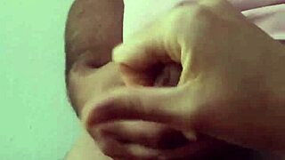 ella saliva en mi verga graba paja explosiva ba�ada leche