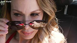 McKenzie Lee tempts client with her real estate curves