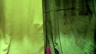 Σκλάβα FS striptease οδηγεί σε πλήρη BDSM υποταγή