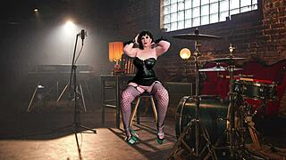 Granny Carmen Deepthroats Cock Like Metal Momma Groupie