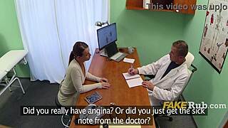 Não resisti e chupei o cu apertado da minha médica safada