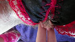 妻子肥逼大阴蒂滴浆自慰喷水特写