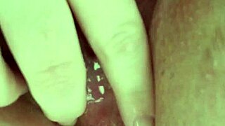 hazey rubs her wet shaved clit up close 💦🔥