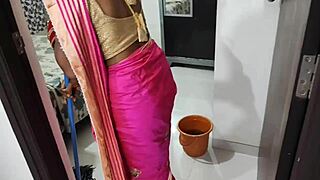 Bhabhi spreads shaved pussy for boyfriend's hard fuck and cum