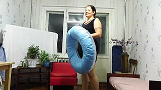 hey you ever seen a milf blow up beach balloons while fetish playin with big ass and tits in nylons?