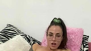 i'm oiling up my curvy ass pussy fingering dancing solo for you
