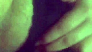 hey mira como me masturbo las tetas latinas en la ma�ana