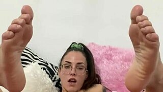 i'm oiling up my curvy ass pussy fingering dancing solo for you