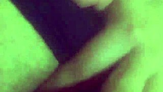 hey mira como me masturbo las tetas latinas en la ma�ana