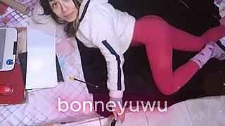Bonneyuwu Bends Petite Ass Up on Bed While Studying Seductively