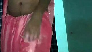 hot shemale sways seductively in saree during indian mujra dance
