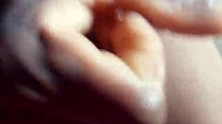 hey you ever seen wetjuicypussy1 masturbating like a wild canadian masseuse with that monster cock?
