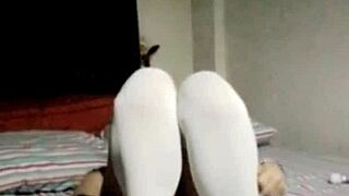 check out flexible pinay milf loulish0313 bending and stretching her hot body