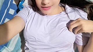Sexy colombian girl masturbates at home with toys