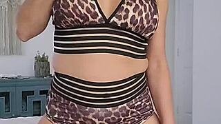 stroke yourself for step mommy goddess brianna beach