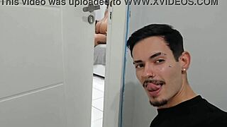 Fomos pegos no flagra pelo amigo do meu marido