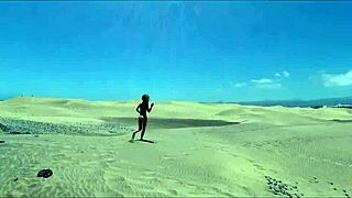 Travel show driver in gran canaria dunes with sasha