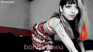 bonneyuwu - 5 28 muestro mis bragas de colegiala