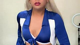rica transexual porrista shows off her curves